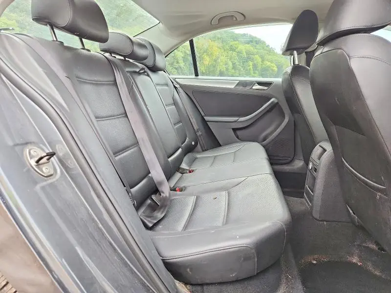 2013 VOLKSWAGEN JETTA SE  
