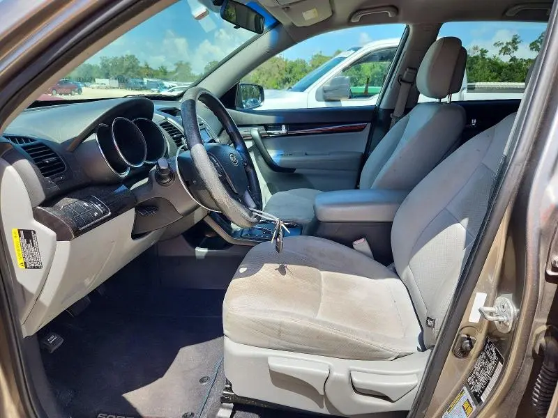 2013 KIA SORENTO LX  