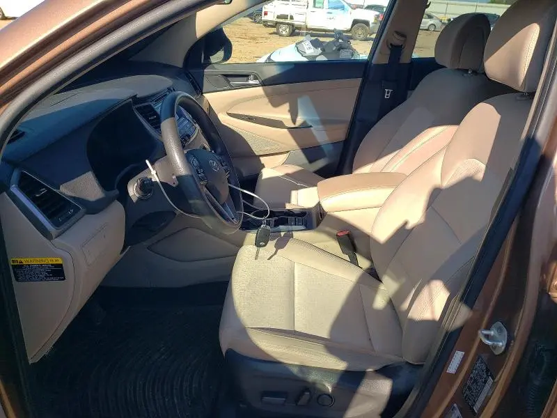 2016 HYUNDAI TUCSON SE  