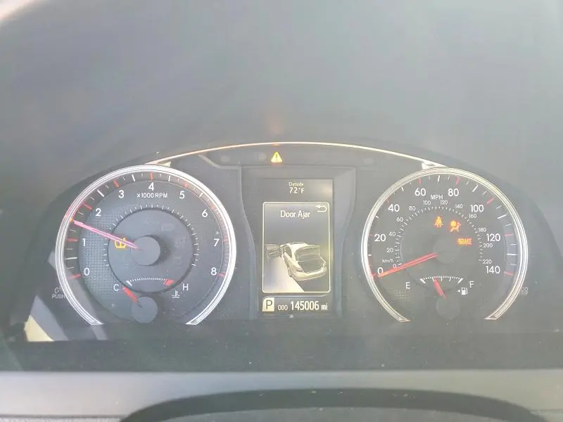 2016 TOYOTA CAMRY SE  