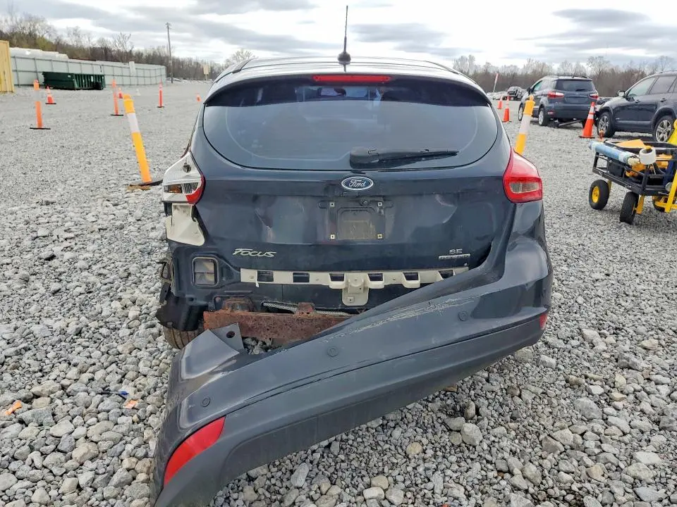 2016 FORD FOCUS SE  