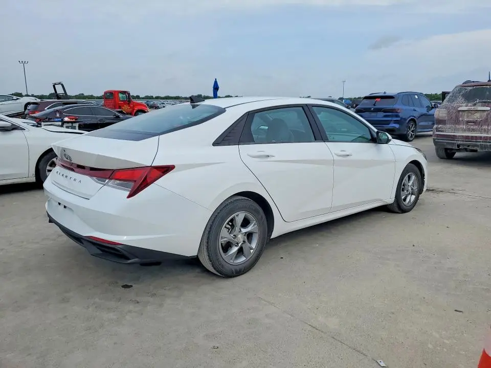 2023 HYUNDAI ELANTRA SE  