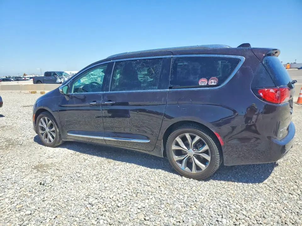 2017 CHRYSLER PACIFICA LIMITED  