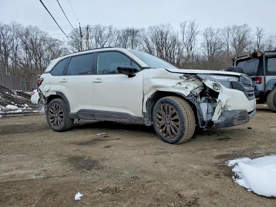 2025 SUBARU FORESTER   