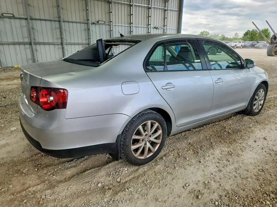 2010 VOLKSWAGEN JETTA SE  