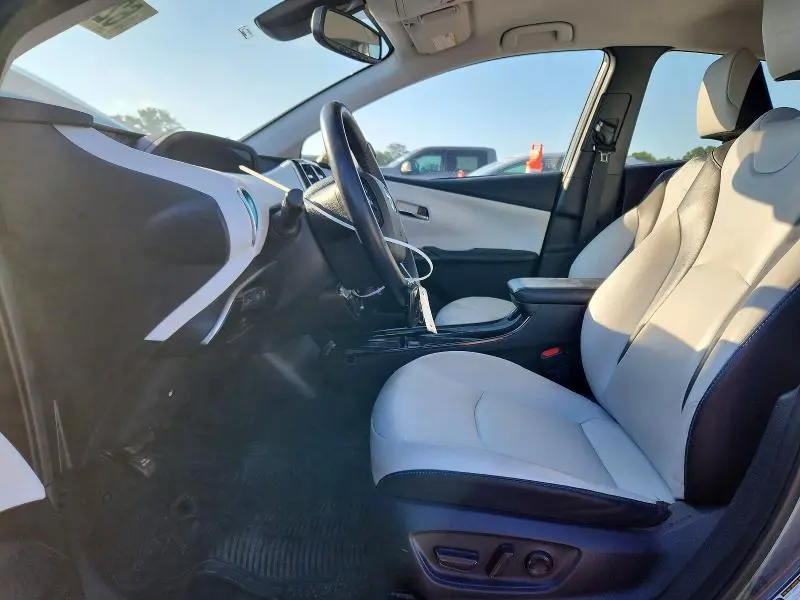 2019 TOYOTA PRIUS XLE  