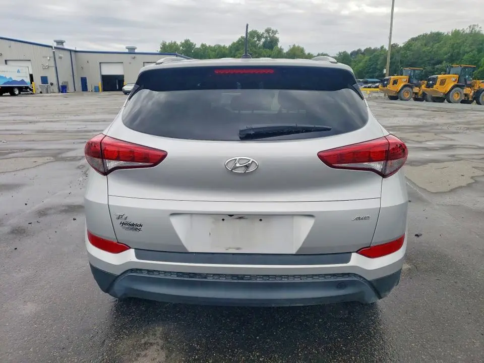 2017 HYUNDAI TUCSON SE  