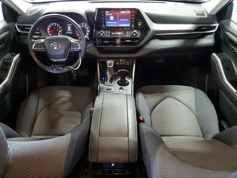2020 TOYOTA HIGHLANDER LE  
