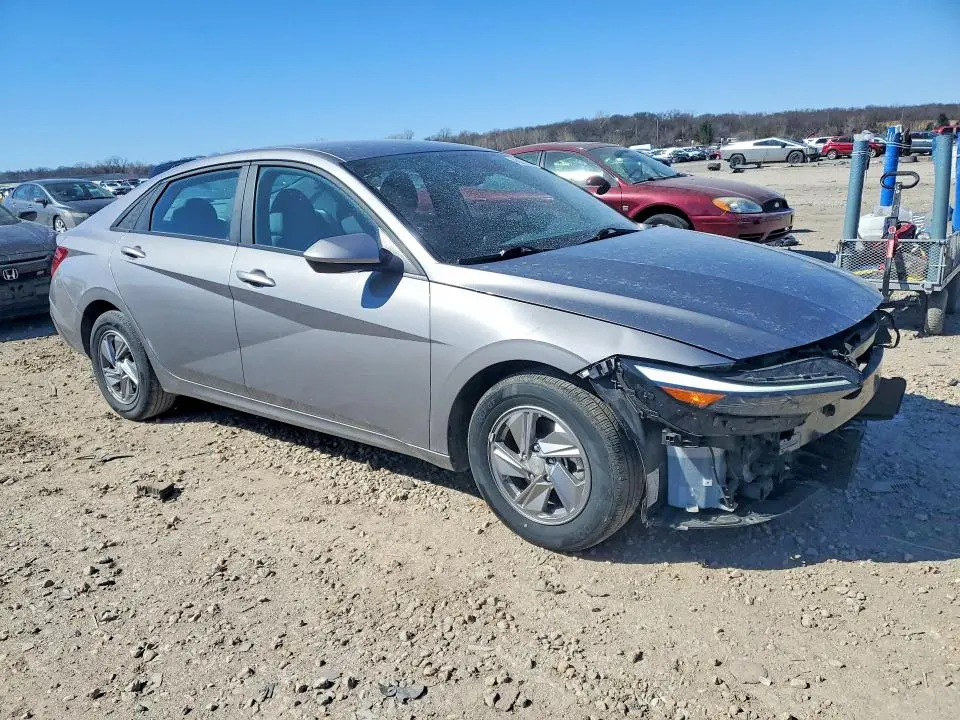 2024 HYUNDAI ELANTRA SE  