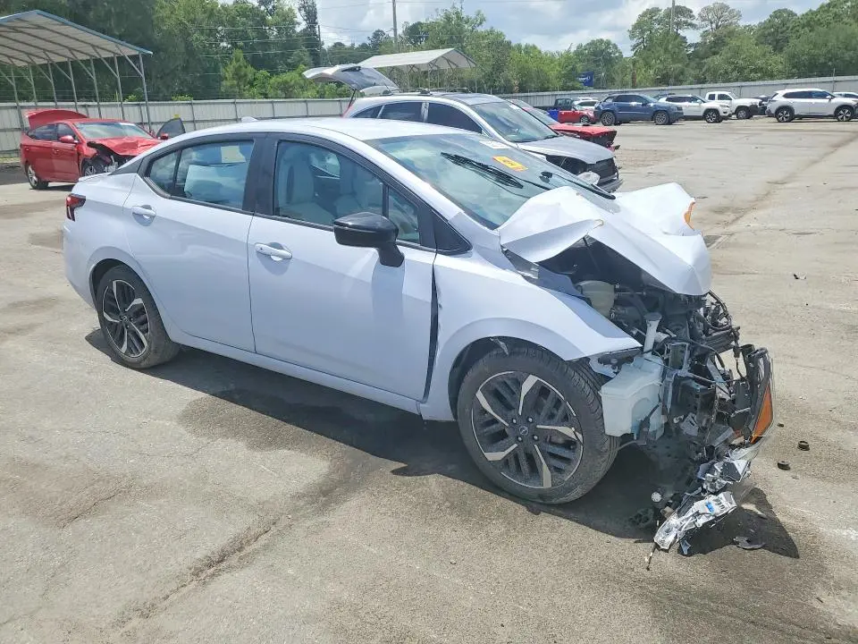 2023 NISSAN VERSA SR  