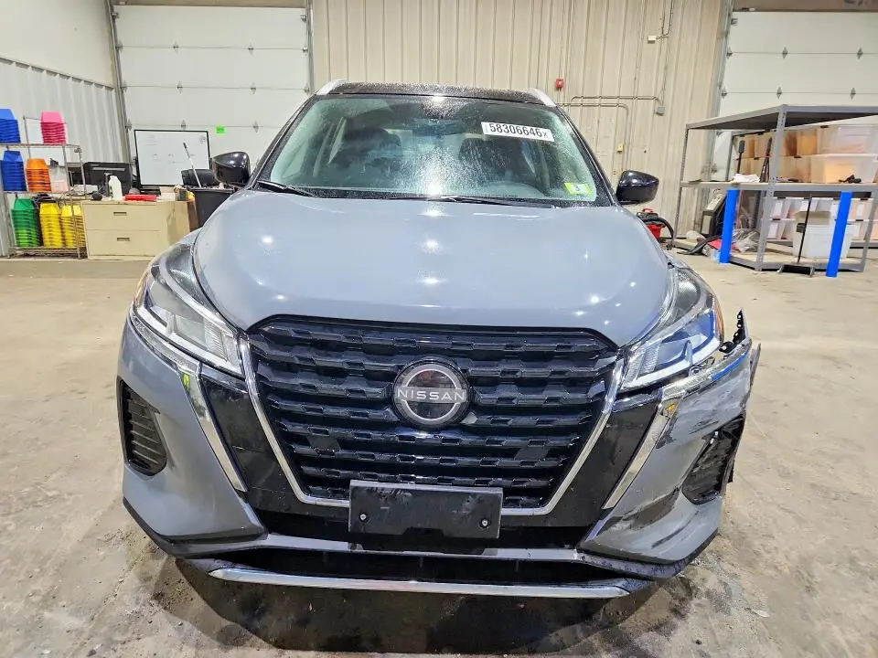 2024 NISSAN KICKS SV  