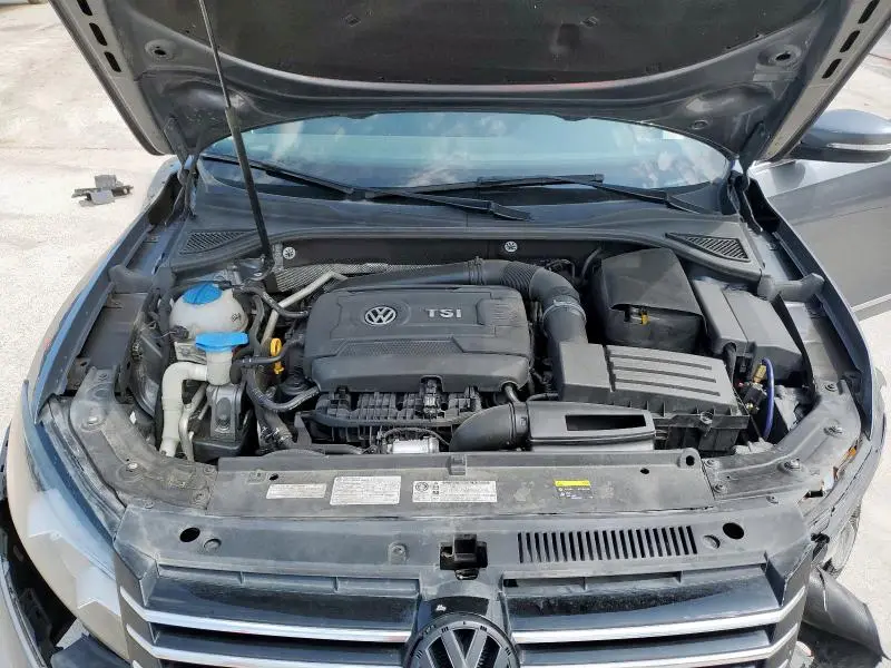 2015 VOLKSWAGEN PASSAT SE  