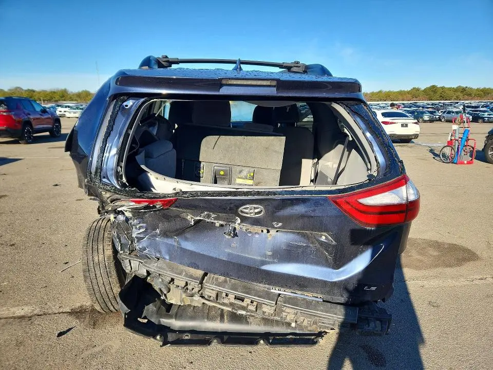 2018 TOYOTA SIENNA LE 8-PASSENGER  