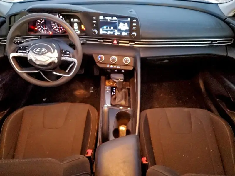 2022 HYUNDAI ELANTRA SE  