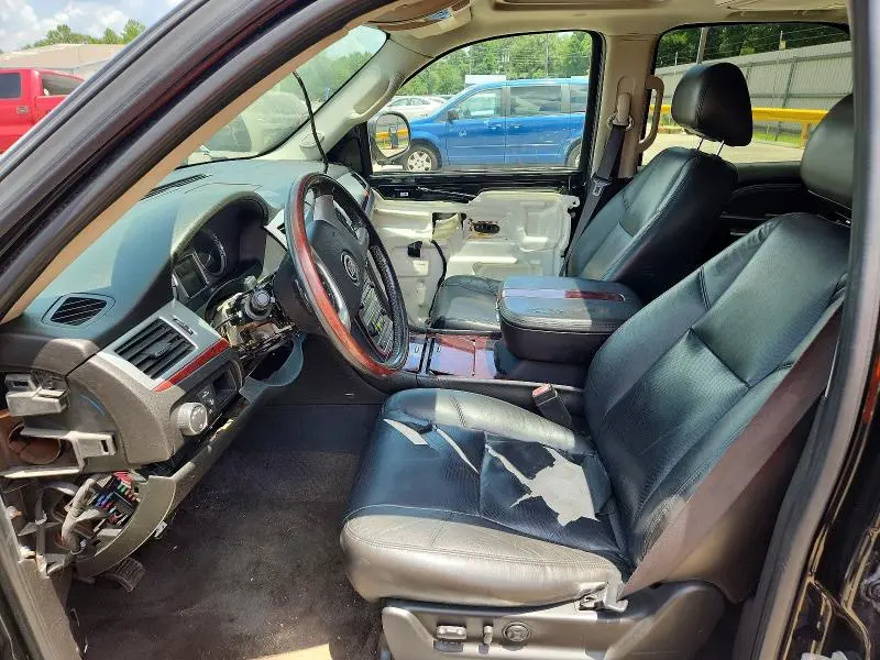 2011 CADILLAC ESCALADE LUXURY  