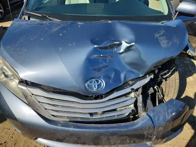 2014 TOYOTA SIENNA XLE  