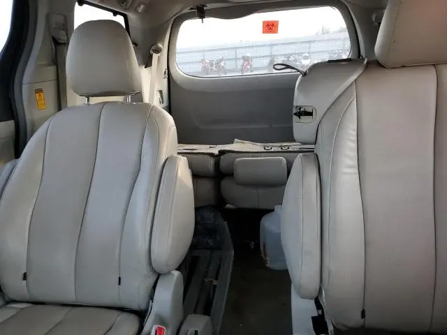 2014 TOYOTA SIENNA LE  