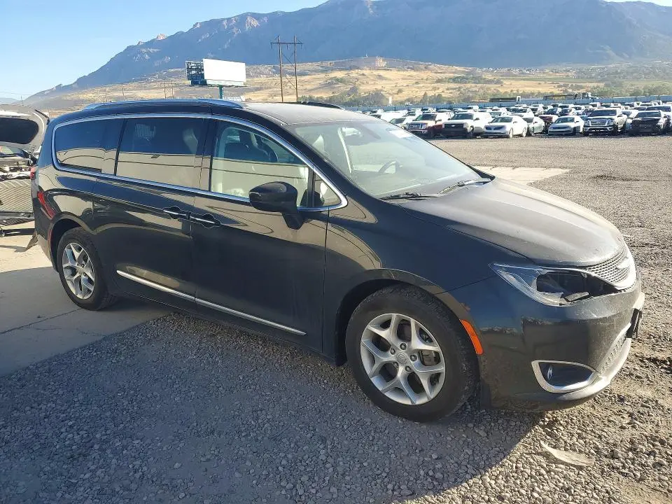 2017 CHRYSLER PACIFICA TOURING L PLUS  