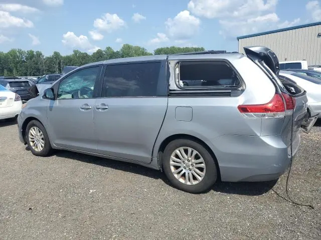 2011 TOYOTA SIENNA XLE  