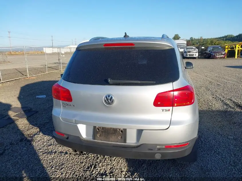 2016 VOLKSWAGEN TIGUAN SE