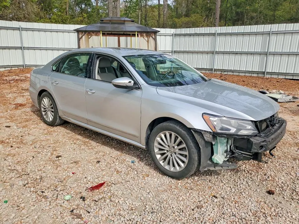 2017 VOLKSWAGEN PASSAT   