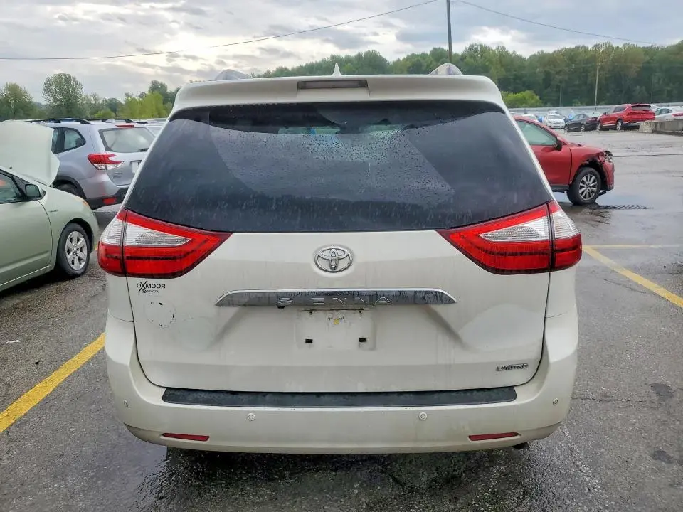 2017 TOYOTA SIENNA LIMITED PREMIUM 7-PASSENGER  