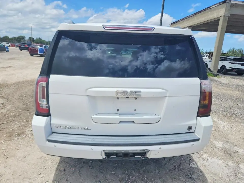 2017 GMC YUKON XL K1500 SLT  