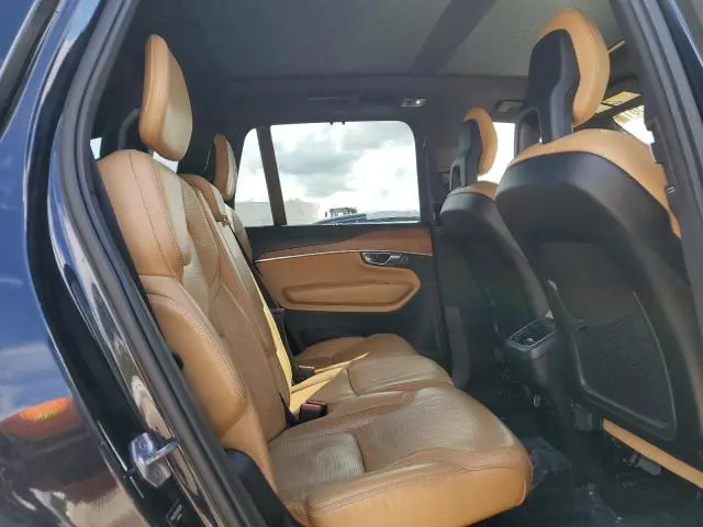 2017 VOLVO XC90 T6  