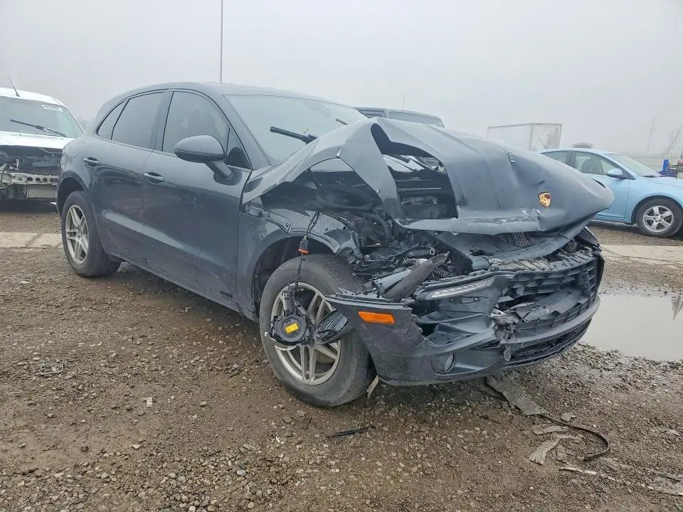 2018 PORSCHE MACAN   