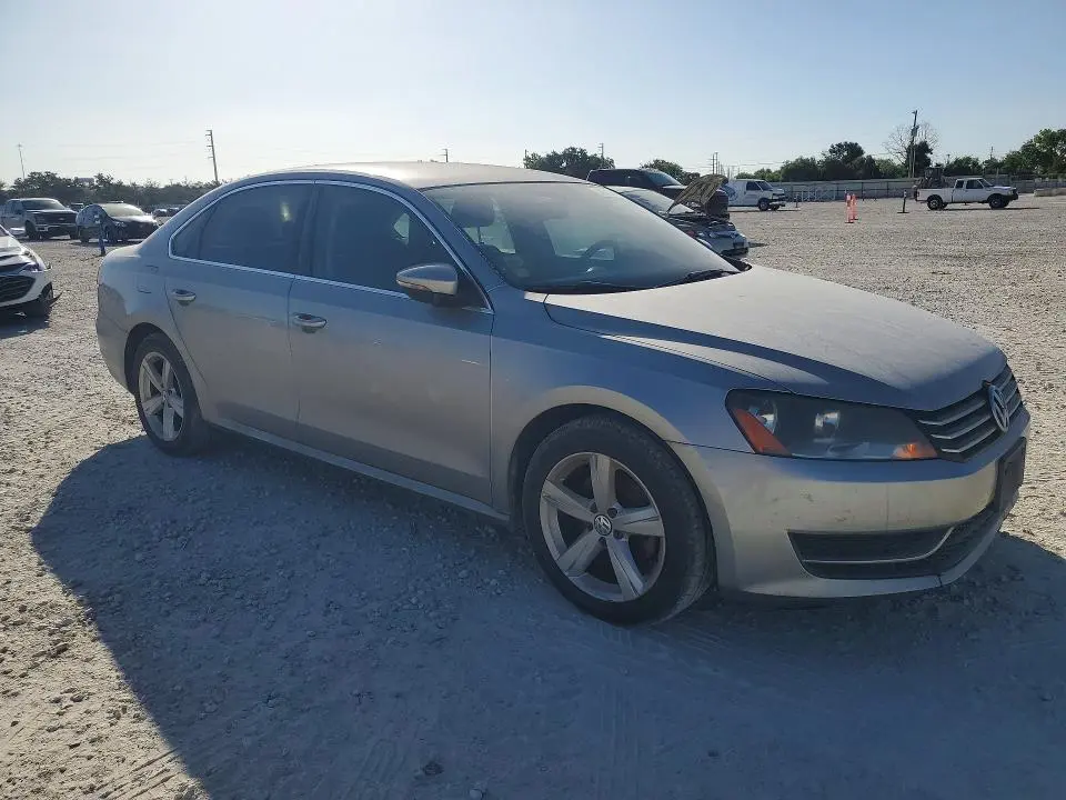 2012 VOLKSWAGEN PASSAT SE  