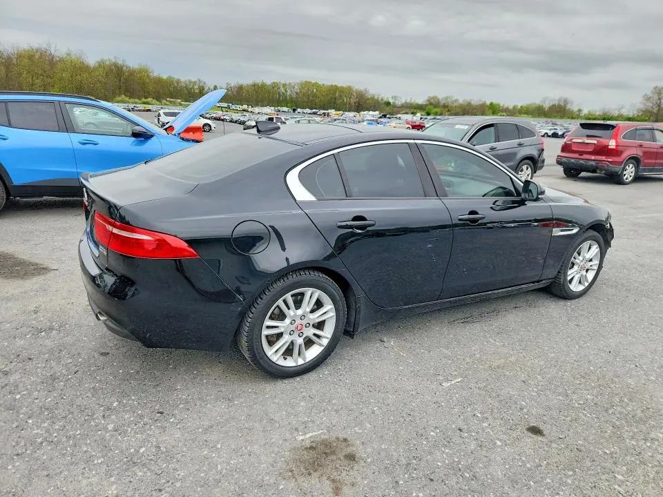 2018 JAGUAR XE PREMIUM  