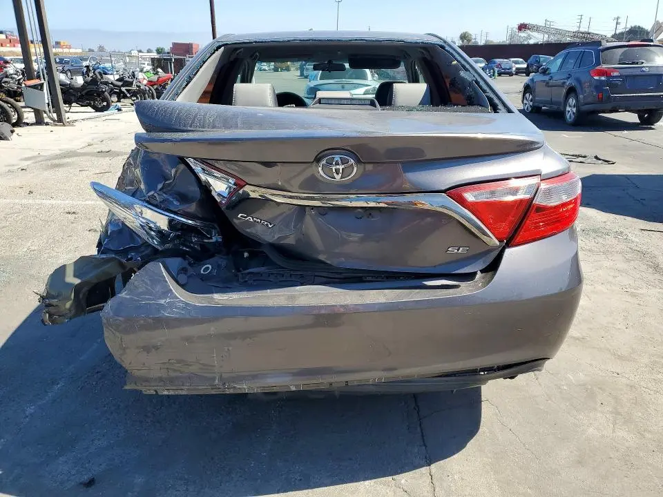 2015 TOYOTA CAMRY SE  
