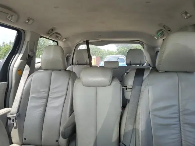2011 TOYOTA SIENNA XLE  