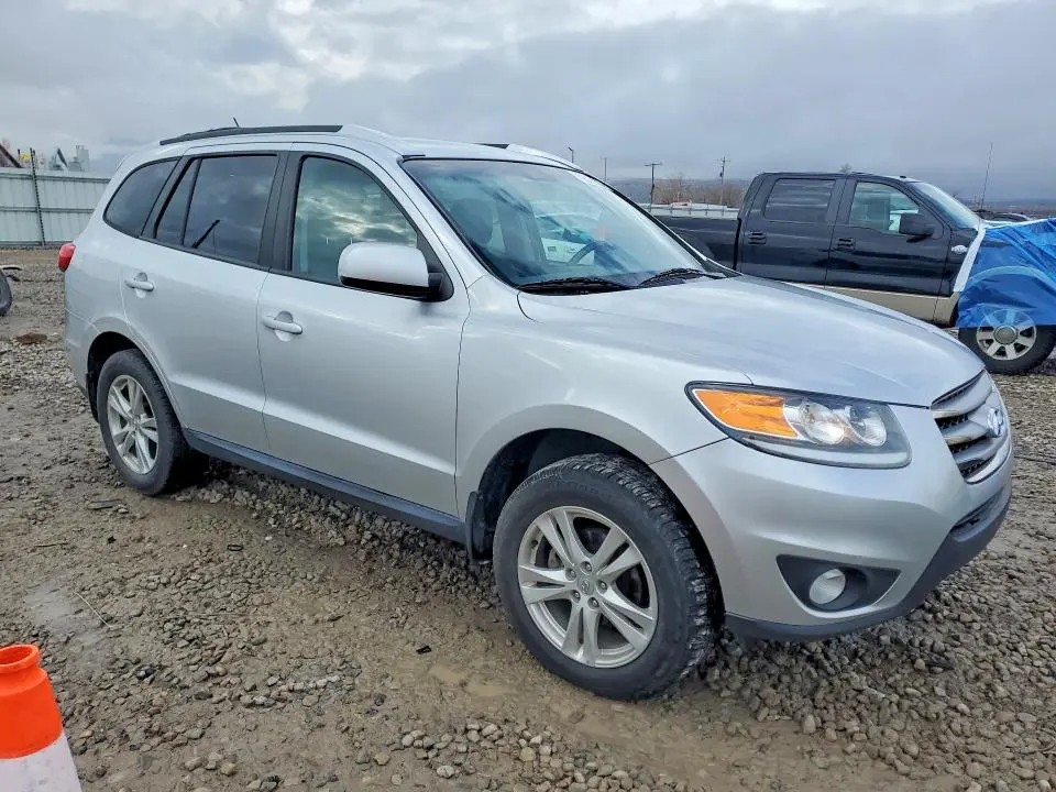 2012 HYUNDAI SANTA FE SE  