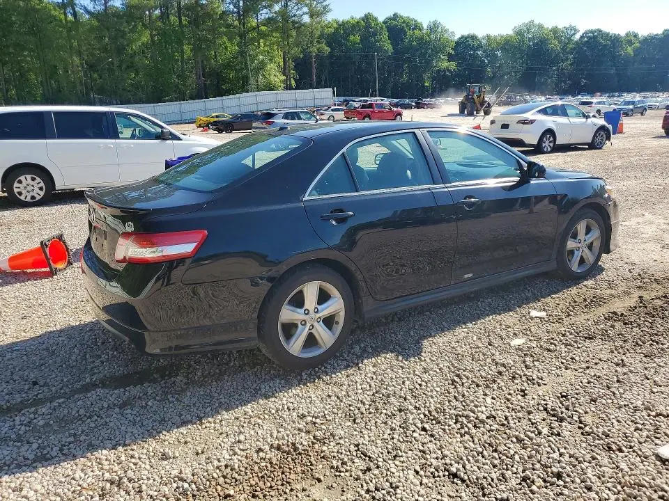 2011 TOYOTA CAMRY SE  