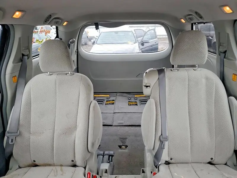2011 TOYOTA SIENNA LE 8-PASSENGER  