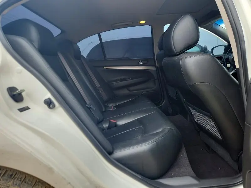 2015 INFINITI Q40 BASE  