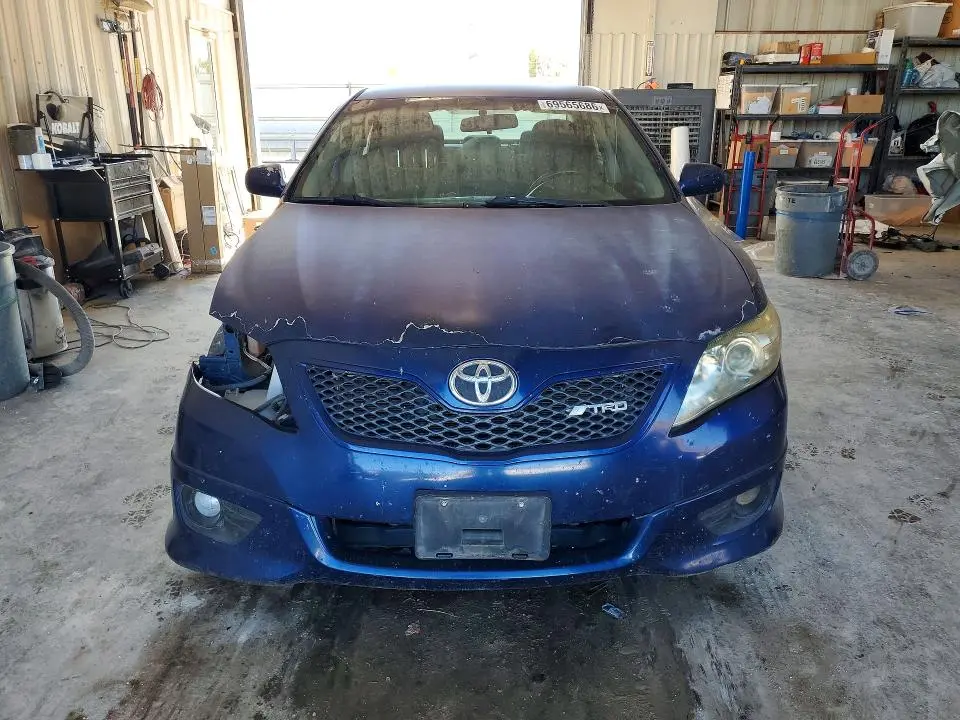 2011 TOYOTA CAMRY SE  