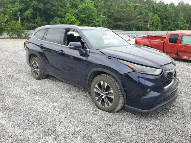 2022 TOYOTA HIGHLANDER XLE  