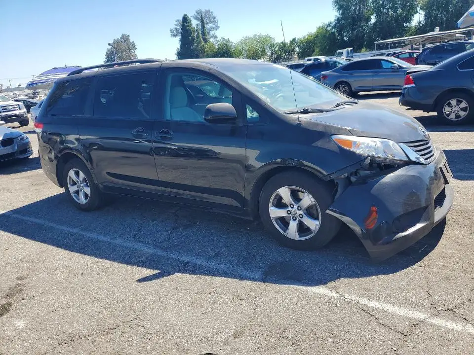 2013 TOYOTA SIENNA LE 8-PASSENGER  
