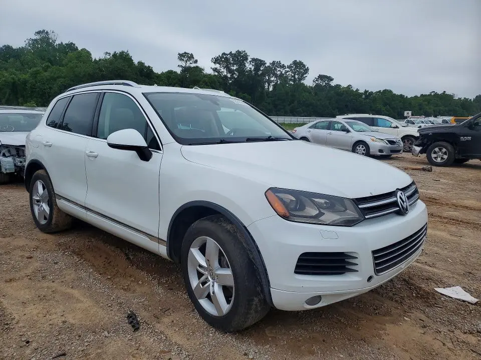 2012 VOLKSWAGEN TOUAREG V6  