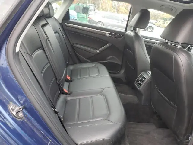 2017 VOLKSWAGEN PASSAT SE  