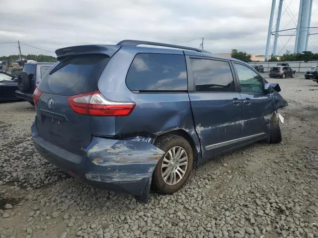 2017 TOYOTA SIENNA XLE