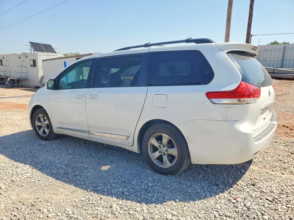 2014 TOYOTA SIENNA LE  
