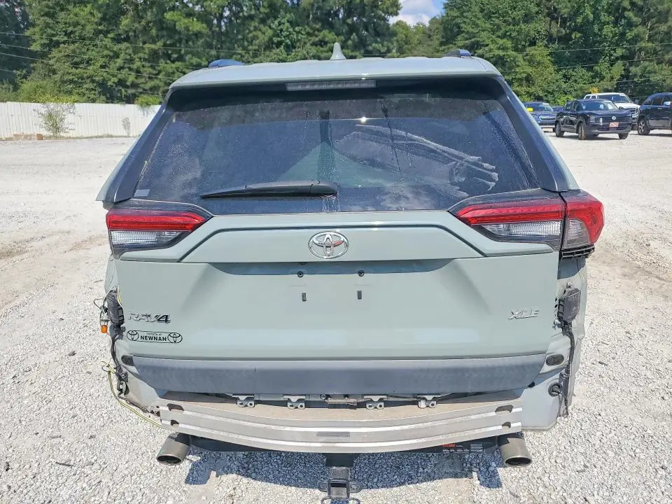 2020 TOYOTA RAV4 XLE  