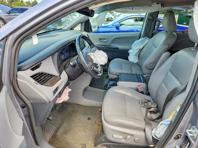 2017 TOYOTA SIENNA XLE 8-PASSENGER  