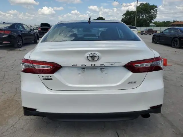 2020 TOYOTA CAMRY XLE  