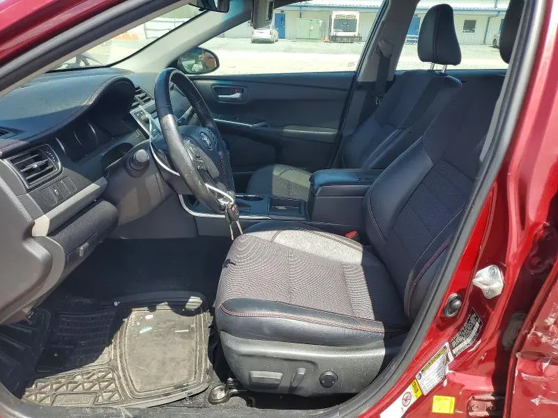 2016 TOYOTA CAMRY SE  