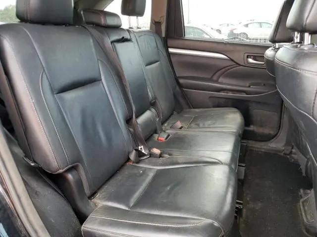 2017 TOYOTA HIGHLANDER SE