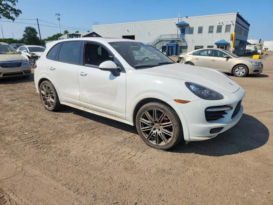 2014 PORSCHE CAYENNE   